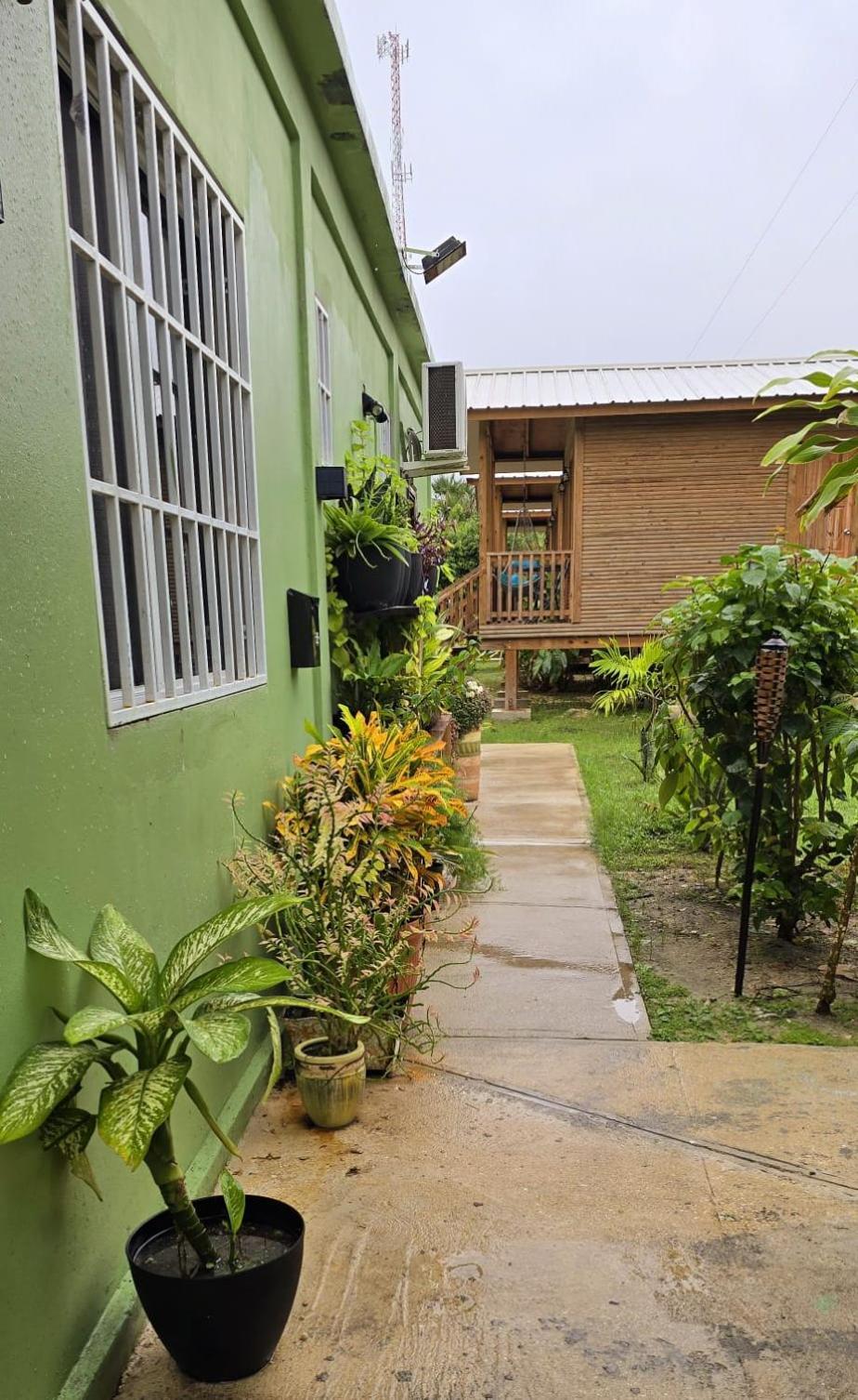 Tuquil-Ha Acomodação com café da manhã Ladyville Exterior foto